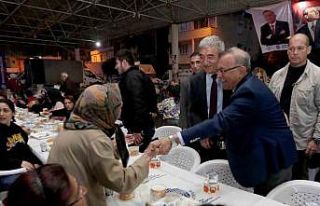 Ramazan’ın bereketi Seyhan’da kurulan iftar sofralarında...