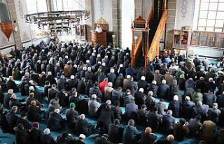 Ramazan’ın ilk cumasında camiler doldu taştı