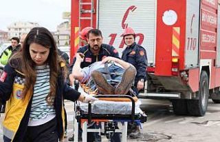 Refüjü aşıp karşı şeride geçen pikap kamyonet...