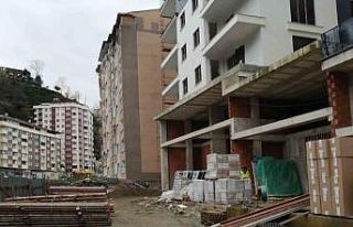 Rize’de inşaattan düşerek ağır yaralanan işçi...