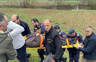 Sakarya’da korkutan kaza: Kanala uçan araç suya...