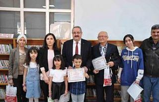 Salihli’de ’Kitap kurtları’ ödüllendirildi