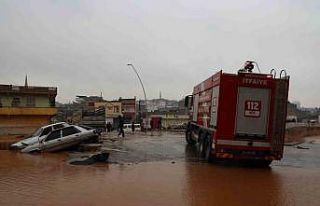 Şanlıurfa’da sele teslim olan köprülü kavşakta...