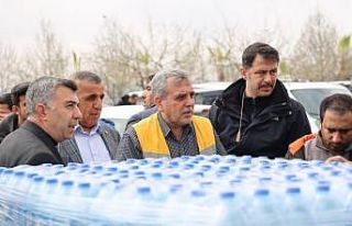 Şanlıurfa’da vatandaşlara hazır su dağıtımı...