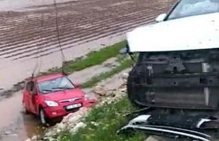 Şanlıurfa’da yollar göle döndü, köy yolları...