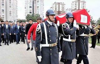 Şehit karakol komutanına gözyaşları arasında...