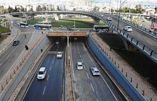 Selde 5 kişinin hayatını kaybettiği kavşak trafiğe...