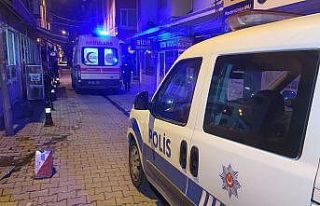 Sevgili çiftin kavgası kanlı bitti: Kadın, sevgilisini...