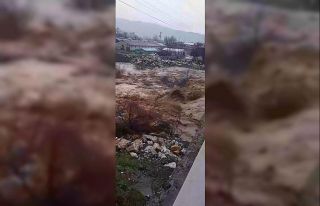 Şiddetli yağış sonrası çay coştu