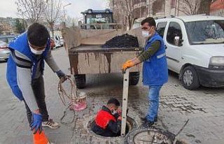 Siirt belediyesi SİSKİ ekiplerince mazgal ve rögarlar...