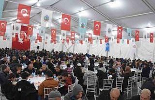 Siirt Belediyesinin iftar çadırına yoğun ilgi