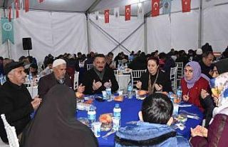 Siirt Valisi Hacıbektaşoğlu, afetzede ailelerle...