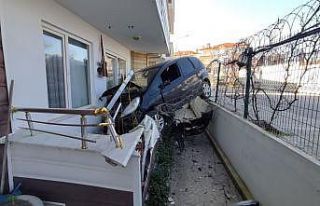 Silahla vuruldu, hastaneye giderken kaza yaptı