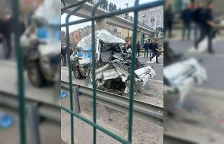 Silivri’de aralarında cezaevi personelini taşıyan...