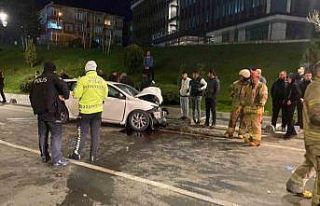 Silivri’de otobüs ile otomobil çarpıştı: 1...