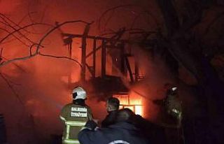 Sındırgı’da çıkan yangında bir ev kullanılmaz...