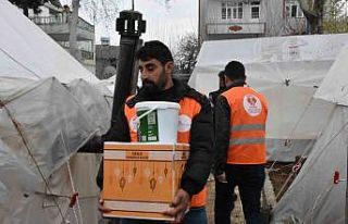 Siverekli gönüllüler depremzedeleri Ramazan’da...