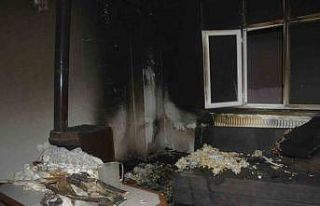 Sobadan çıkan kıvılcım evi yaktı