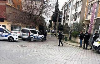 Sokak ortasında silahlı saldırıya uğradı