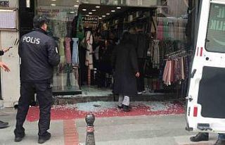 Sokak ortasındaki silahlı çatışma kamerada