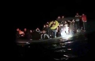 Su alan bottaki göçmenleri Sahil Güvenlik kurtardı