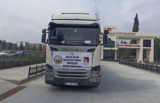 Su yüklü yardım tırı deprem bölgesine gitmek...