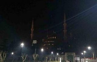 Sultanahmet Camii’nde ışıklar depremde hayatını...