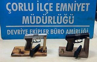 Şüpheli araçta ruhsatsız tabancalar ele geçirildi:...