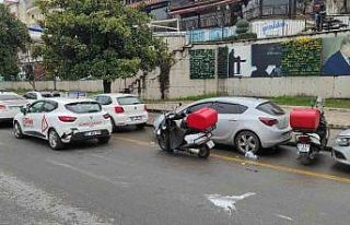 Sürücü kursu aracı ile motosiklet çarpıştı:...