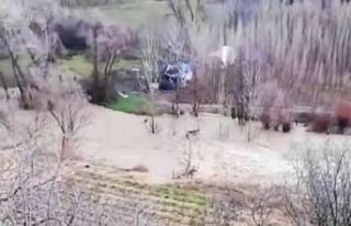 Tağar çayı taştı, tarım arazileri ve bağ evleri...