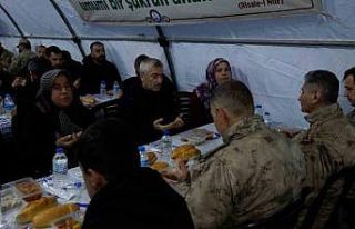 Tahmazoğlu Adıyamanlı depremzedelerle iftar açtı