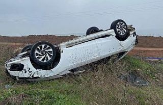 Takla atan araçtan yara almadan çıktı