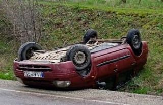 Takla atan otomobilden yara almadan kurtuldu