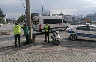 Taktığı kask sayesinde kazayı ucuz atlattı