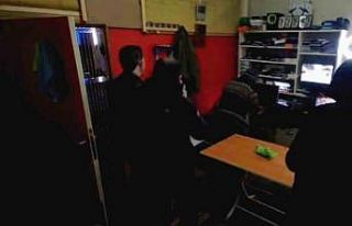 Tamir yaptığı sırada telefon patladı, dükkandan...