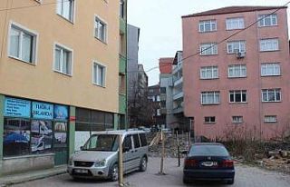 "Tapusu bende" dedi, yolu kapattı