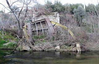 Tarihi demir köprü 14 yıldır yapılmayı bekliyor