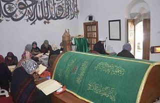 Tarihi türbede yarım asırlık mukabele geleneği...