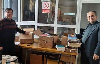 Tavşanlı MYO’ya 450 kitap bağışı