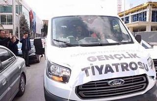 Tepebaşı gençlik tiyatrosu çocuklar için yola...