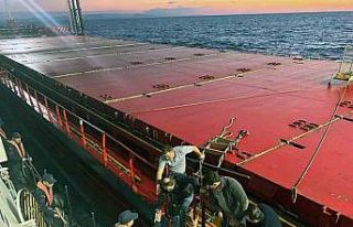 Ticari gemide rahatsızlanan vatandaşa tıbbi tahliye