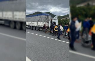 Tıra arkadan çarpan kamyonun kupasına sıkışan...