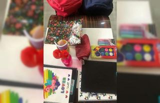 Tomarzalı çocuklar oyuncaklarını depremzede çocuklar...