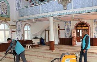 Toroslar’da camilerde Ramazan temizliği