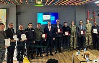 TSK Güçlendirme Vakfına bağış yapanlara plaket...