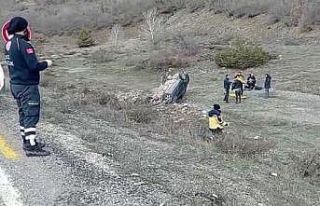 Tunceli’de otomobil şarampole yuvarlandı: 2 yaralı