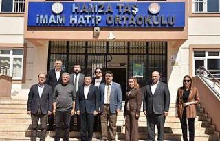 Tütüncü, bahar etkinliğinde öğrencilerle buluştu