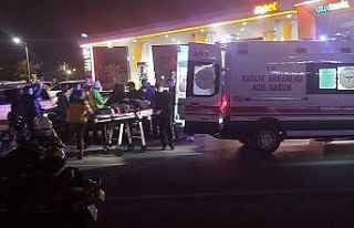 U dönüşü yapan otomobil ile motosiklet çarpıştı:...