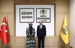 Uganda Büyükelçisi Tiperu Başkan Altay ile bir...