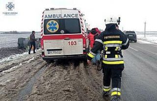 Ukrayna’da yolcu otobüsü şarampole yuvarlandı:...